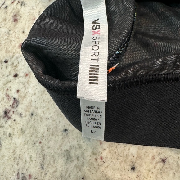 Victoria’s Secret sports bra 
Size small 
Great condition - Picture 3 of 4